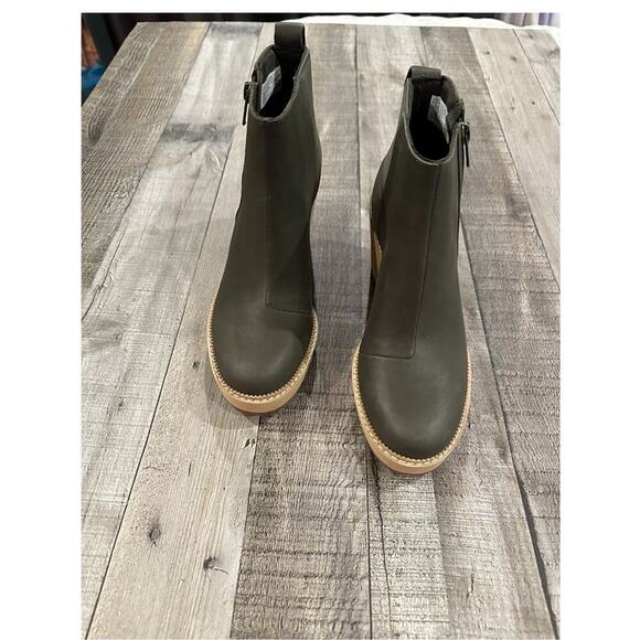 TOMS Raven Wedge Bootie in Olive Size 6 NWT - Picture 9 of 16